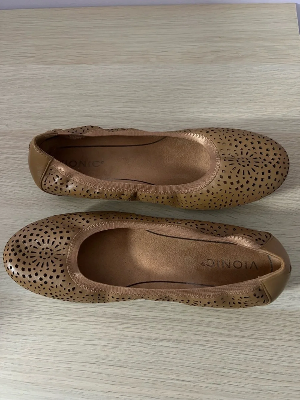 Vionic Women's Robyn Perforated Tan Leather Ballet Flats Toffee Classic